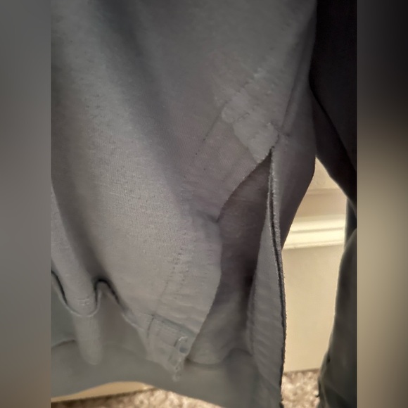 EUC Fleece V-Neck Sweatshirt. Size 00. - Picture 4 of 10